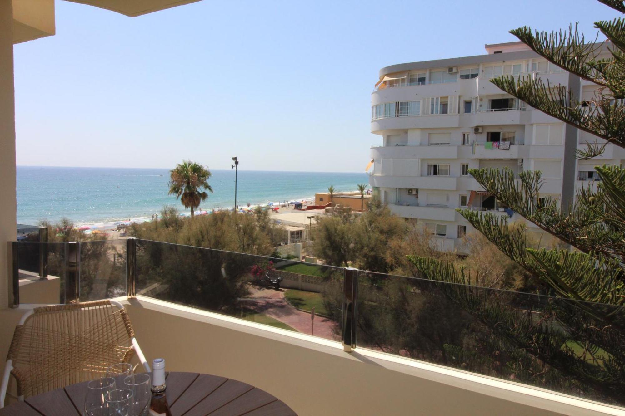 121- Beachfront With Views, Lejlighed *